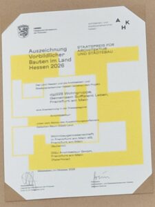 dgj228_Gemeinsam-Suffizient-Leben_Preise-Urkunde-Platzhalter-Vorbildliche-Bauten_2026.10.23_id_1.0